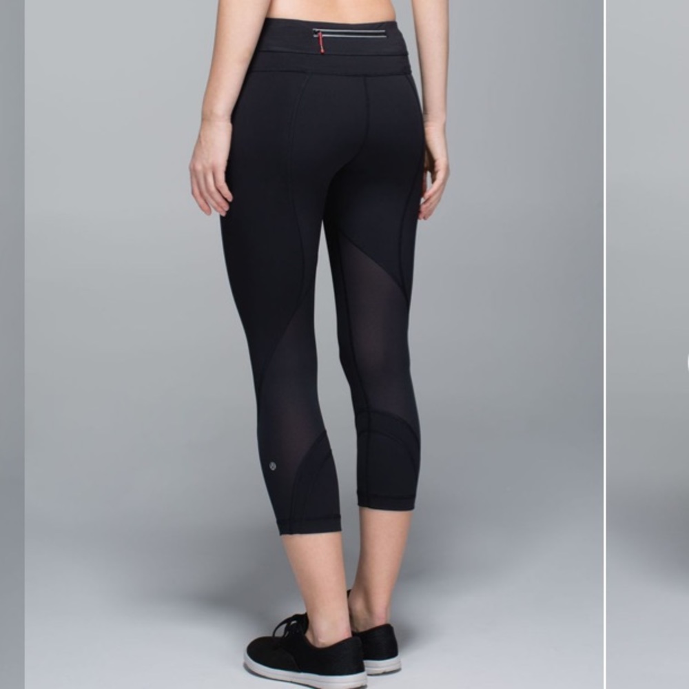 Lululemon Athletica Inspire Crop block it pocket
